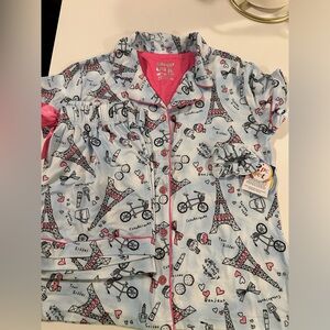 Tween girls Paris print pajamas size 10-12
